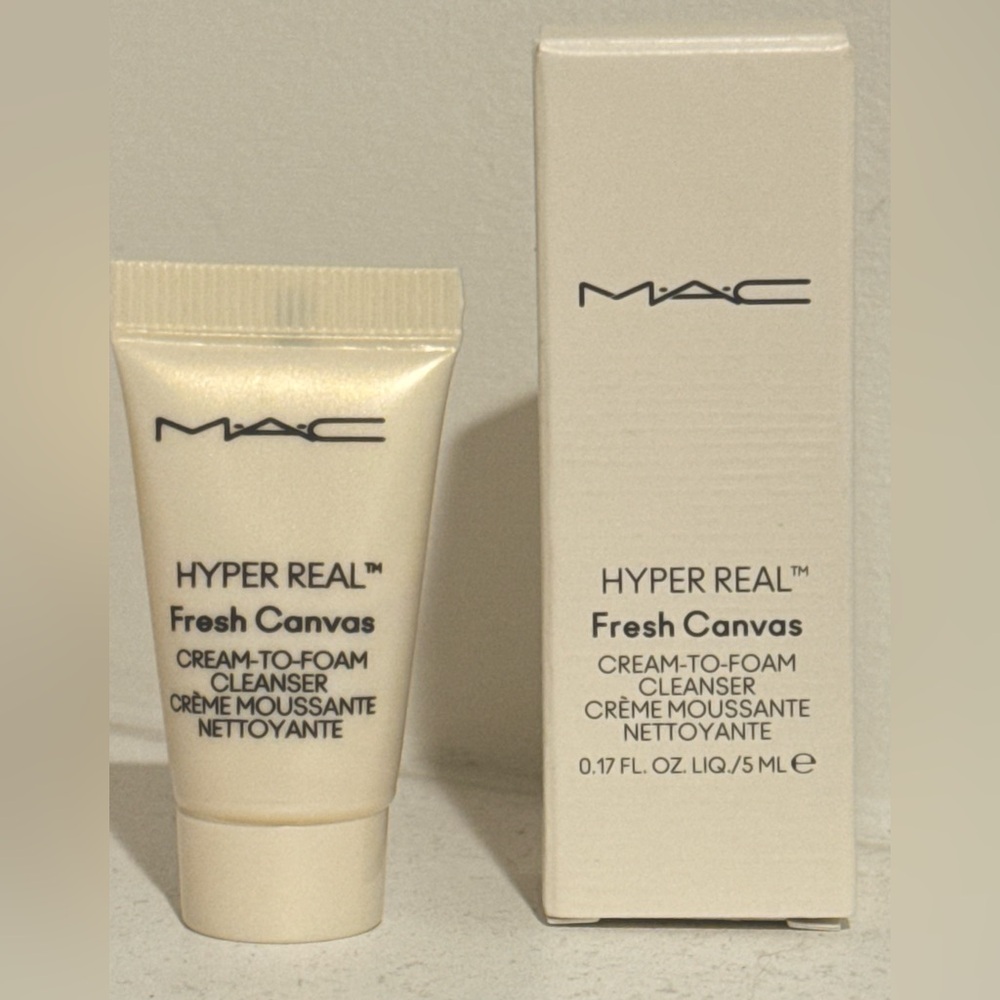 MAC Hyper Real Fresh Canvas Cream-to-Foam Cleanser